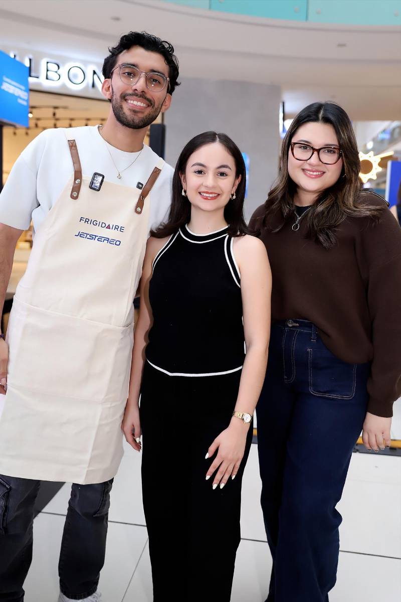Rigo García, Andrea Escalante y Julissa Ponce.