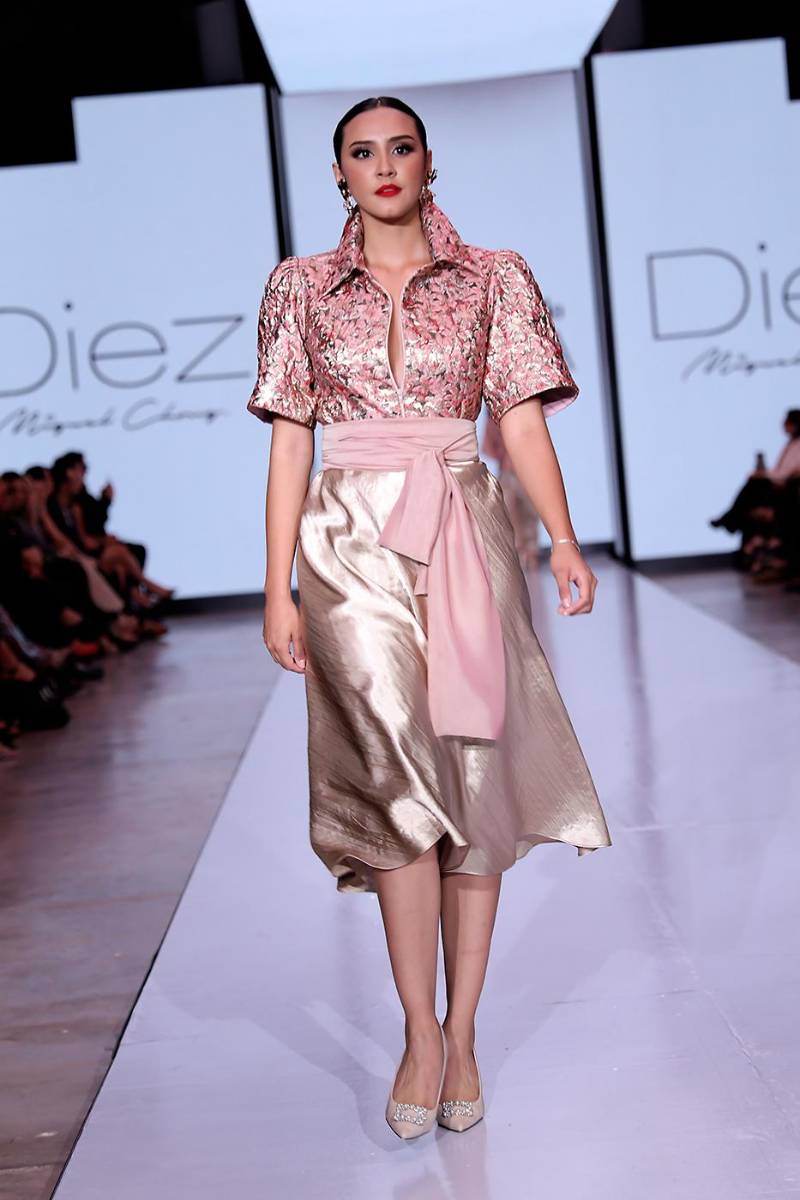 Diez por Miguel Chong en Bac Estilo Moda 2025