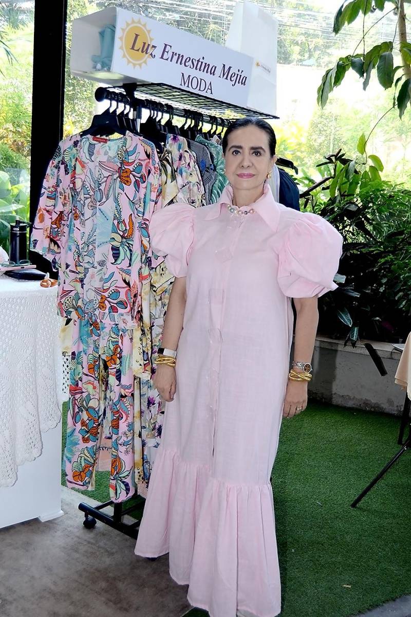 Luz Ernestina Mejía de Luz Ernestina Mejía MODA.