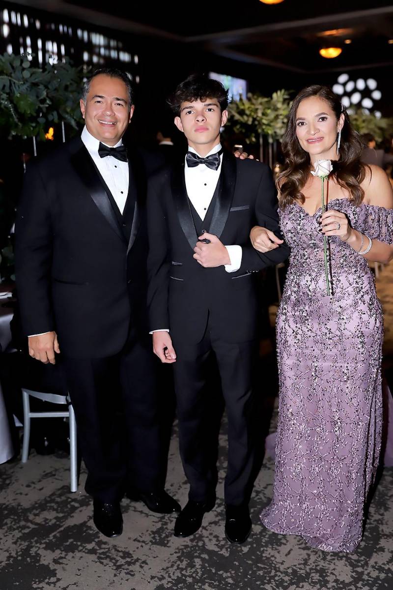 Mauricio, Mauricio Antonio Molina y Carmen Torres.