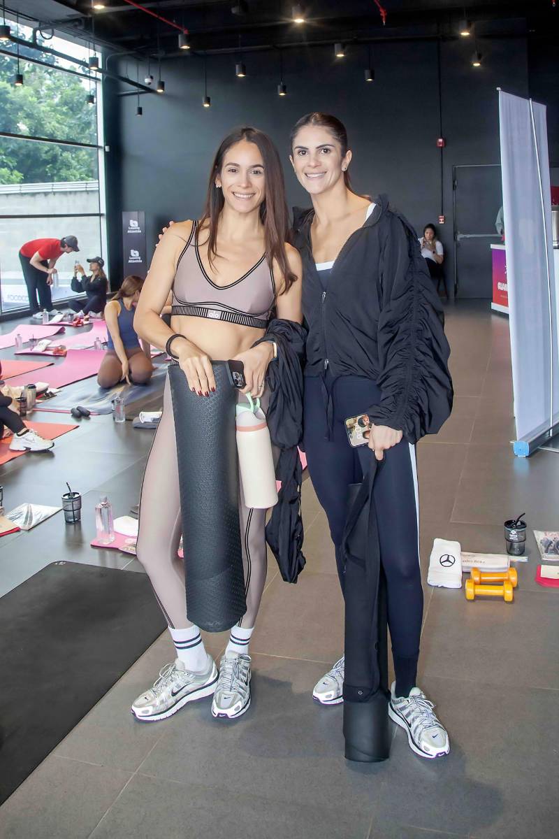 La sesión fusionó fuerza, cardio y control corporal, creando una experiencia dinámica y energizante dentro de un entorno premium que reflejaba equilibrio, elegancia y bienestar.