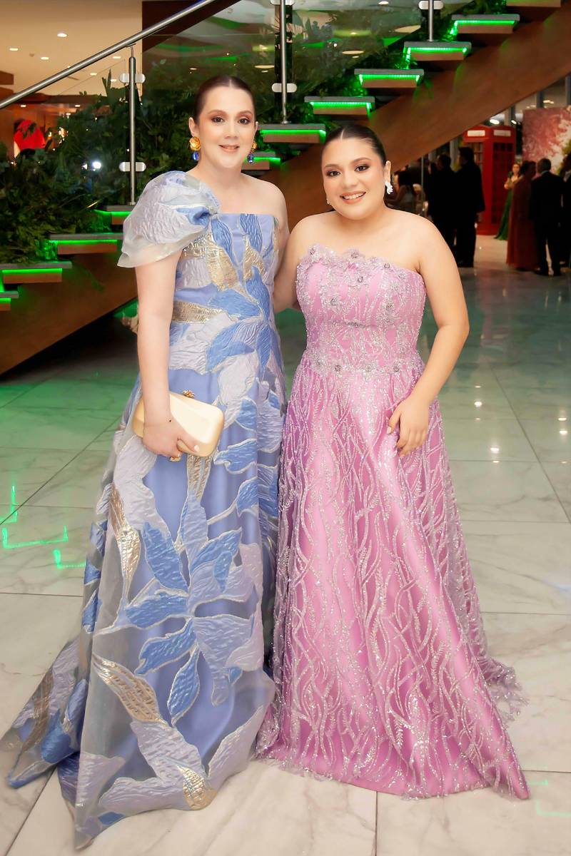 María Fernanda Castellón con su madre.