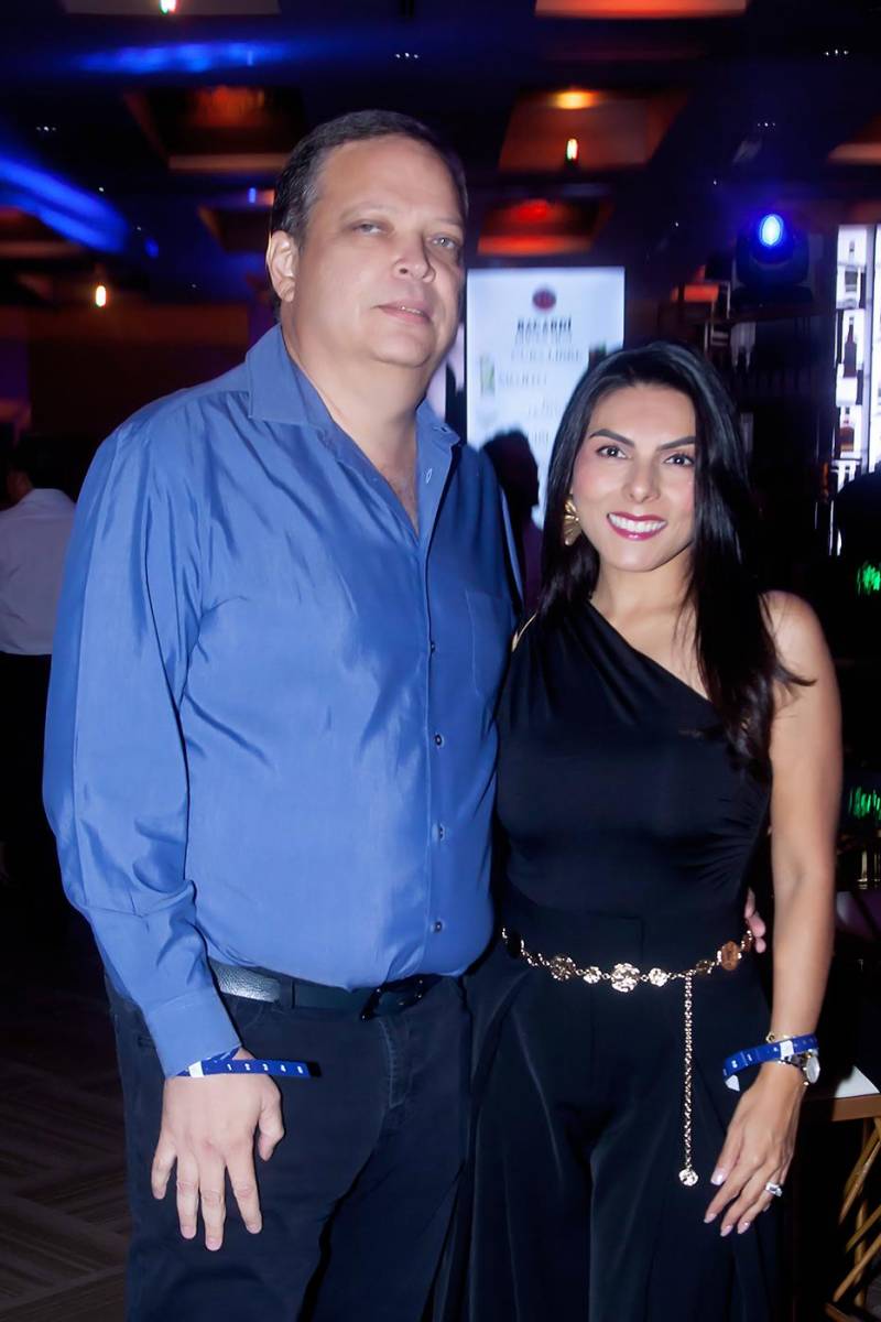  Ricardo y Marisela Larios.