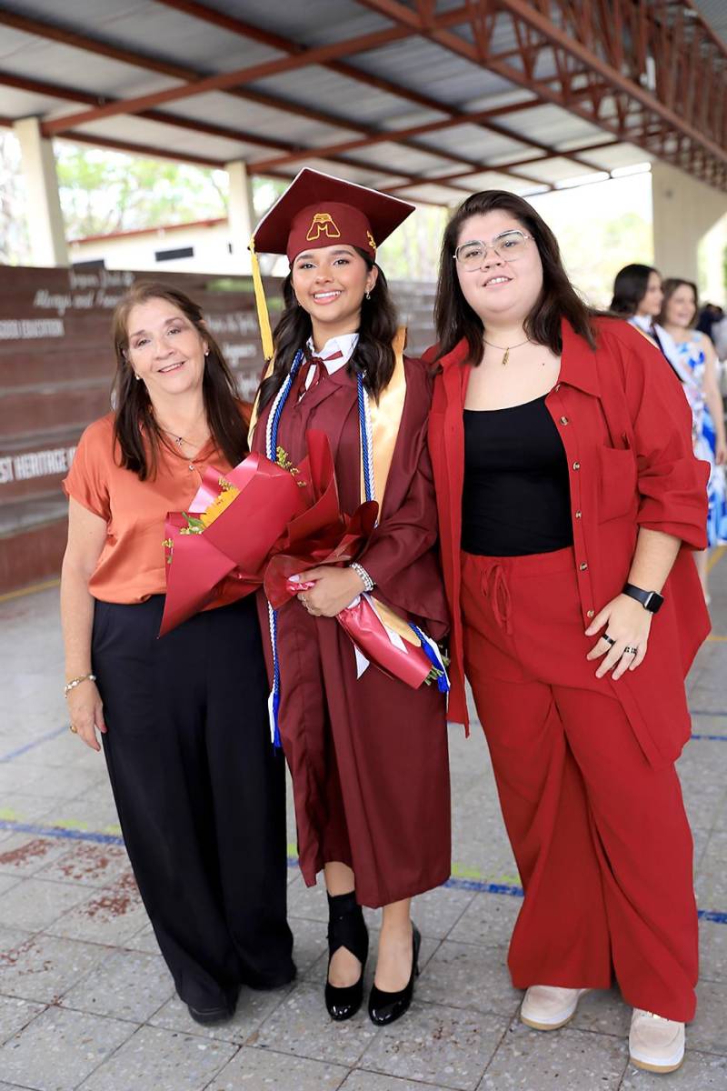 Graduación de los seniors 2025 de Mayan School