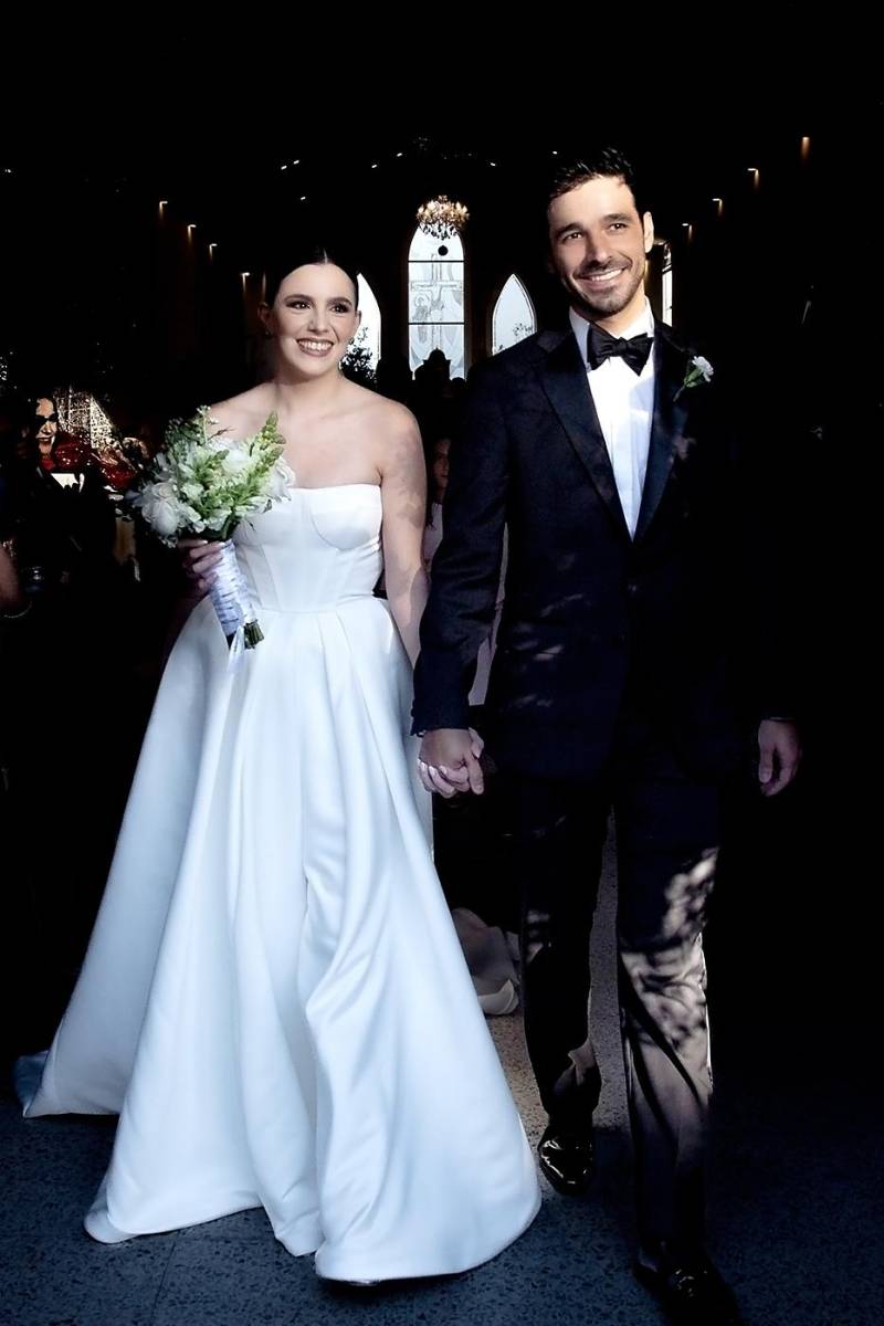 Los novios al momento de salir del templo 