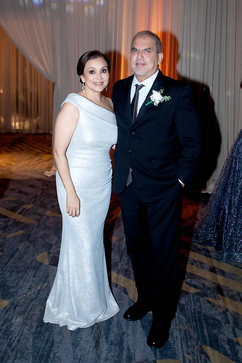 Guadalupe Castillo y su esposo Juan Carlos Cordón, padres de la novia