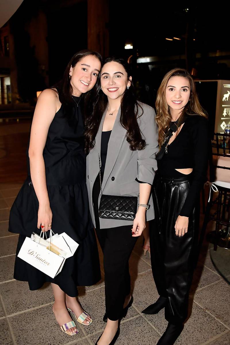 Arianna Álvarez, Edith Bendeck Velásquez y Veronique Villeda