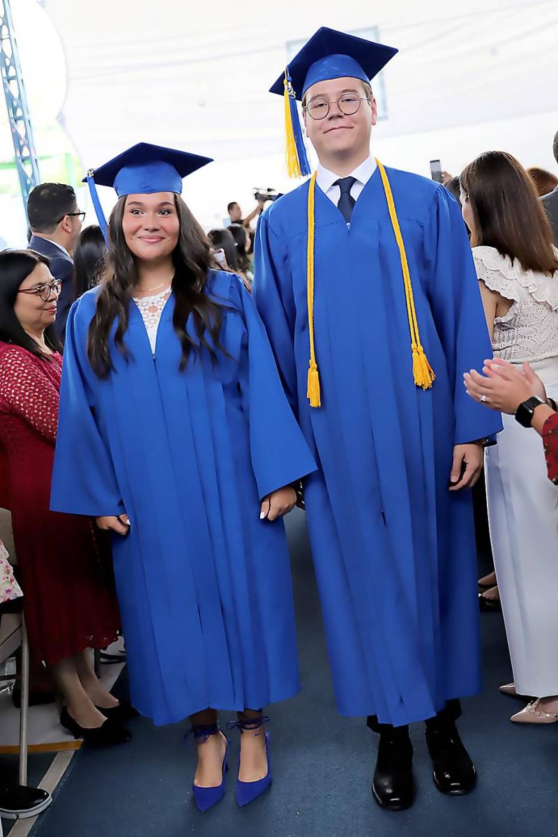 Desfile de graduados en Macris School 2023