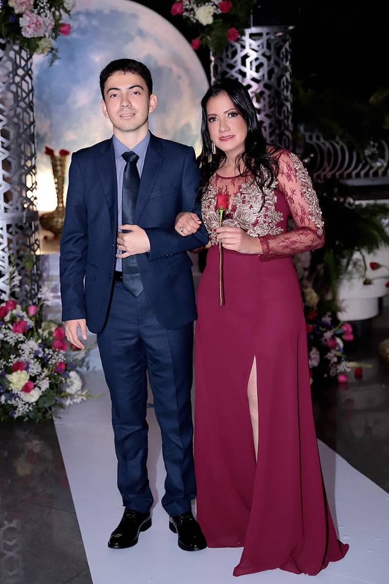 Desfile padres e hijos de la prom 2024 del Instituto San José del Carmen