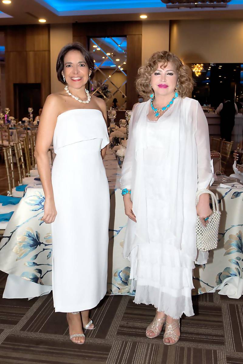 Fotogalería: White party para Claudia Kattán