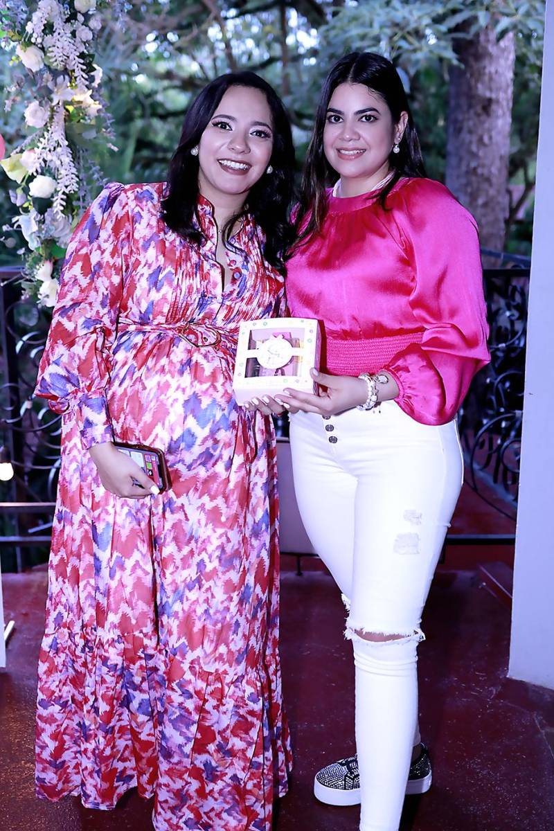 Lidieth Canales y Mabel Corrales.