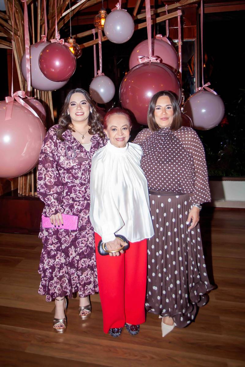 Dominique Marinakys, Lidia Esther Fernández y Julissa Fernández