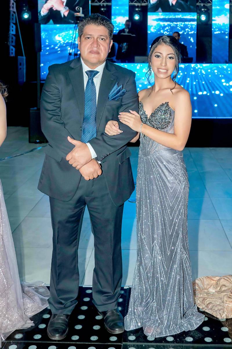 Jimena Rocío Amador con su padre Salomón Amador.