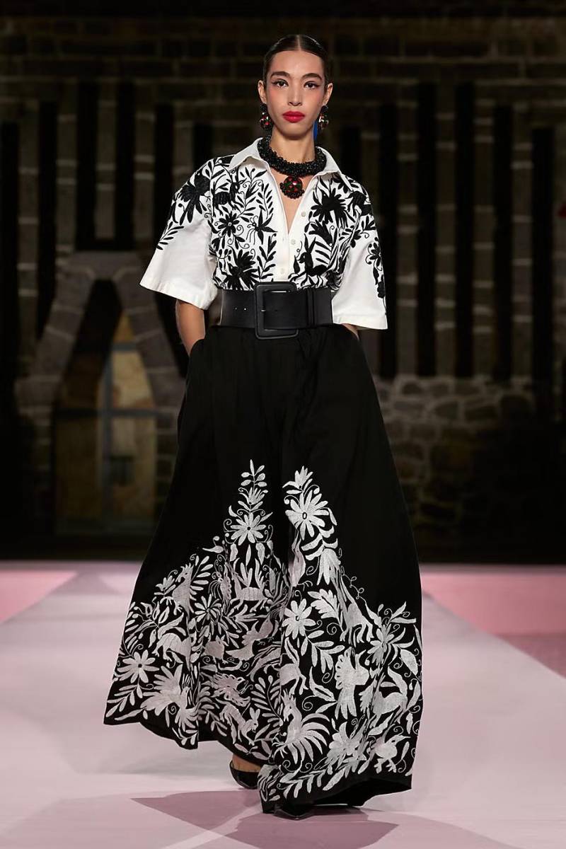 Carolina Herrera presenta su colección Resort 2025 en México