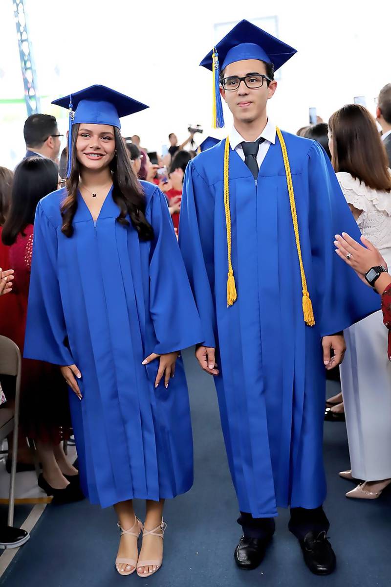 Desfile de graduados en Macris School 2023