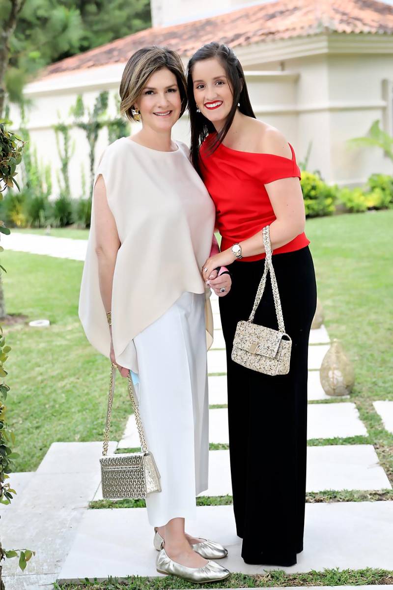 Lucrecia y Analisa Álvarez