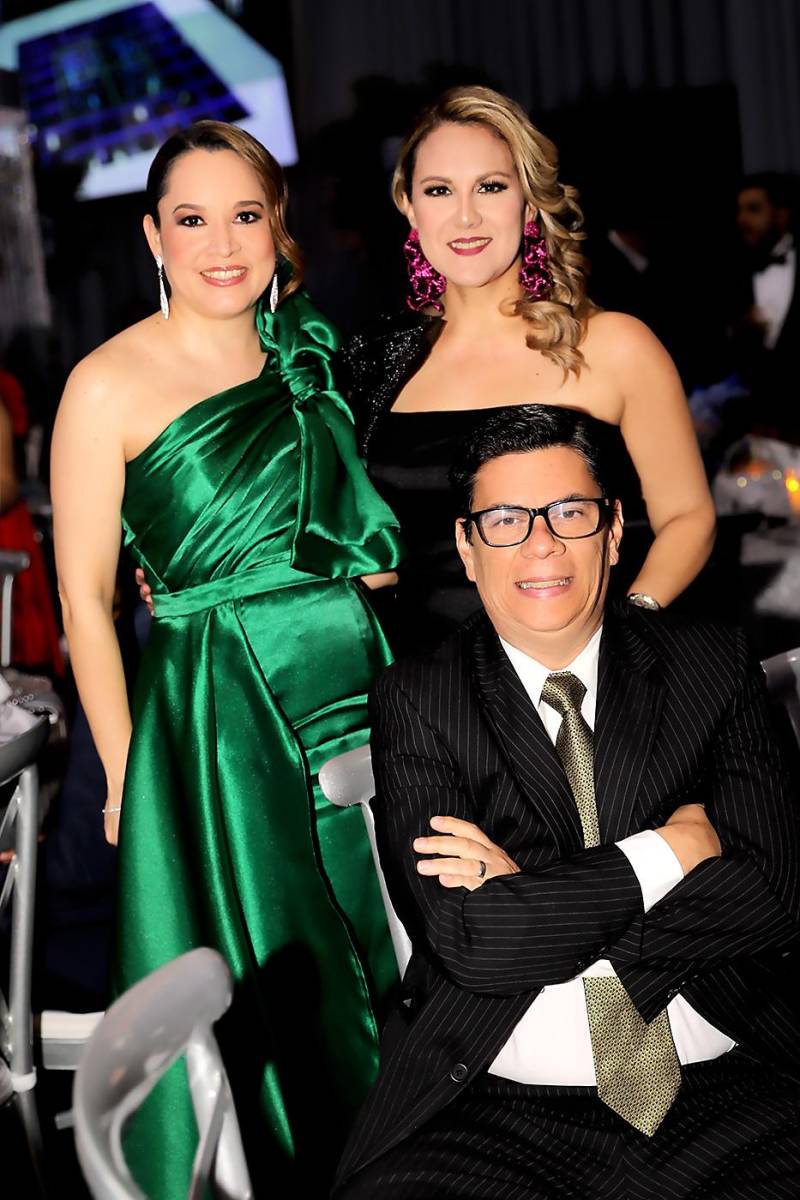 Paola Mendizábal , Katia Ríos y Norman Hernández