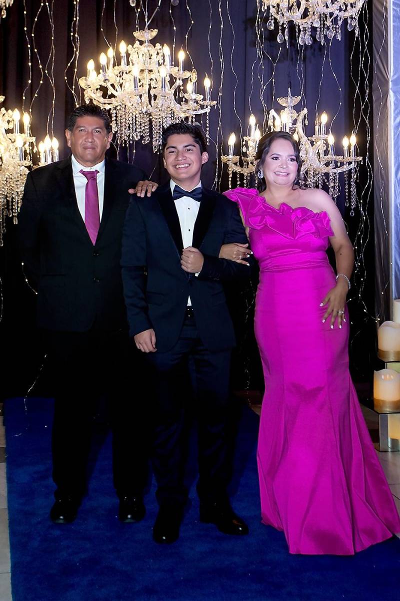 David Morán y Karen Andrade con su hijo David Andrés Morán Andrade.