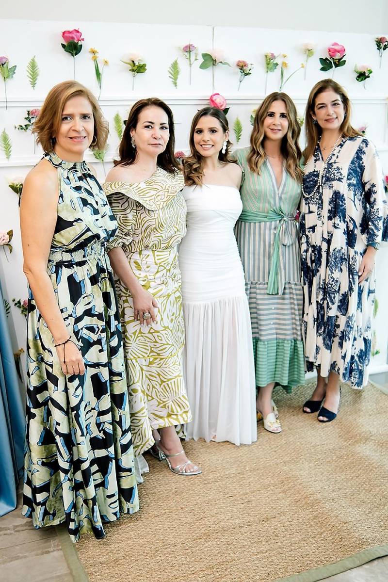 Jessica Bueso, Mayda Ayestas, La agasajada Alexa Girón, Alexia Marinakys y Ruth Marie Canahuati.