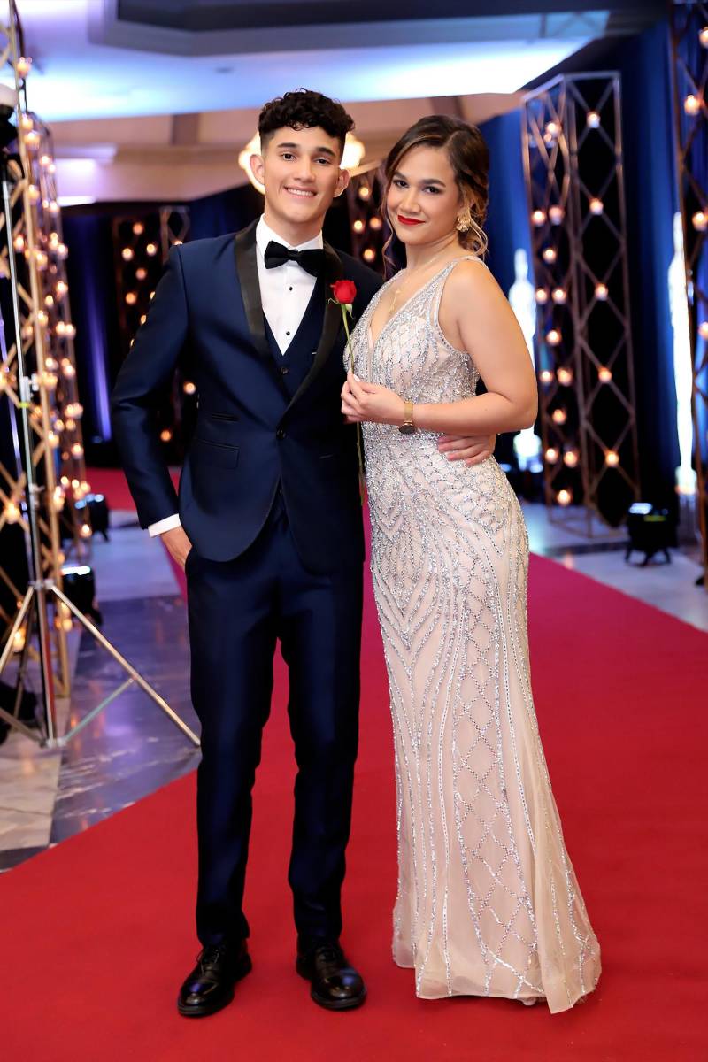 Desfile padres e hijos de la prom 2025 del Instituto San José del Carmen