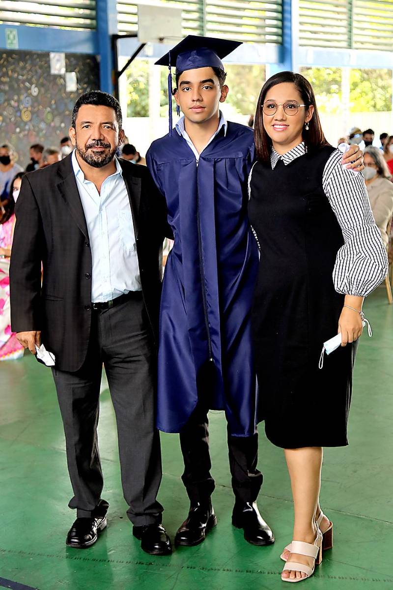 Entrega de títulos del Liceo Franco Hondureño 2022