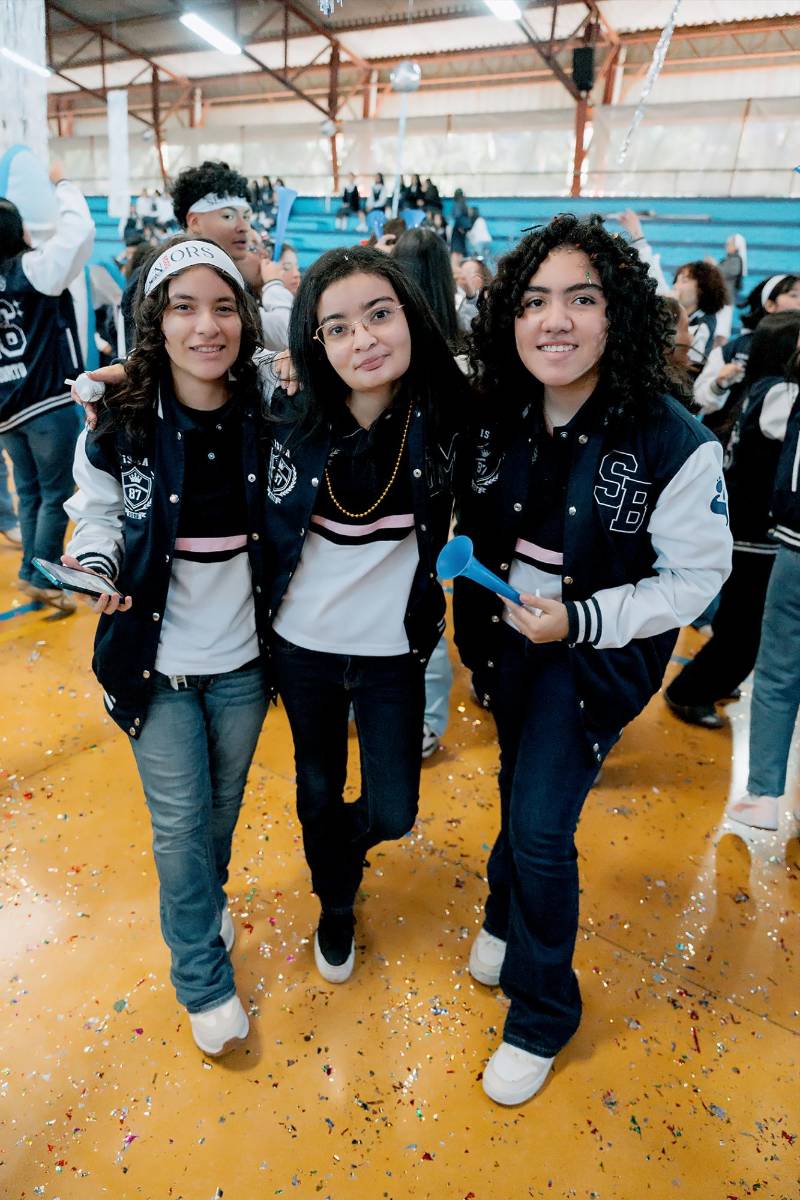 Senior entrance de la clase 2026 del Instituto María Auxiliadora