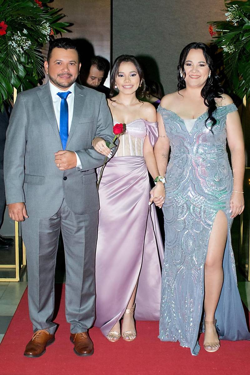 Walter, Lihtzy y Karen Murillo.