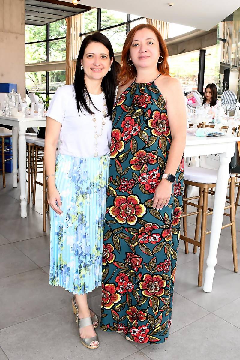Nancy y Karen Romero