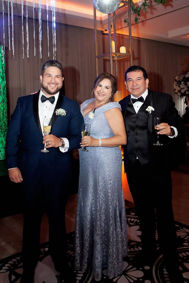 Wilmer Toro con Charmine y Juan Hipp.