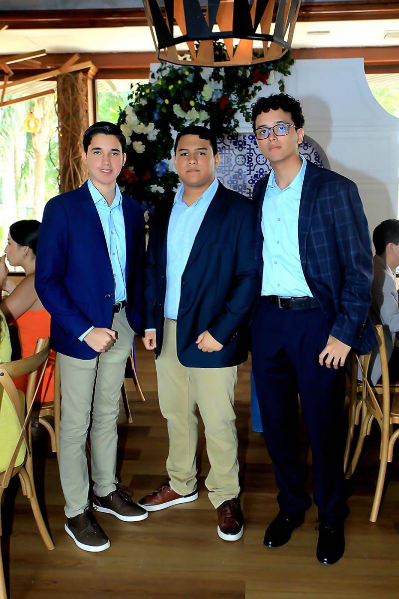 Julio Clavasquin, Jared López y Aarón Cerrato.
