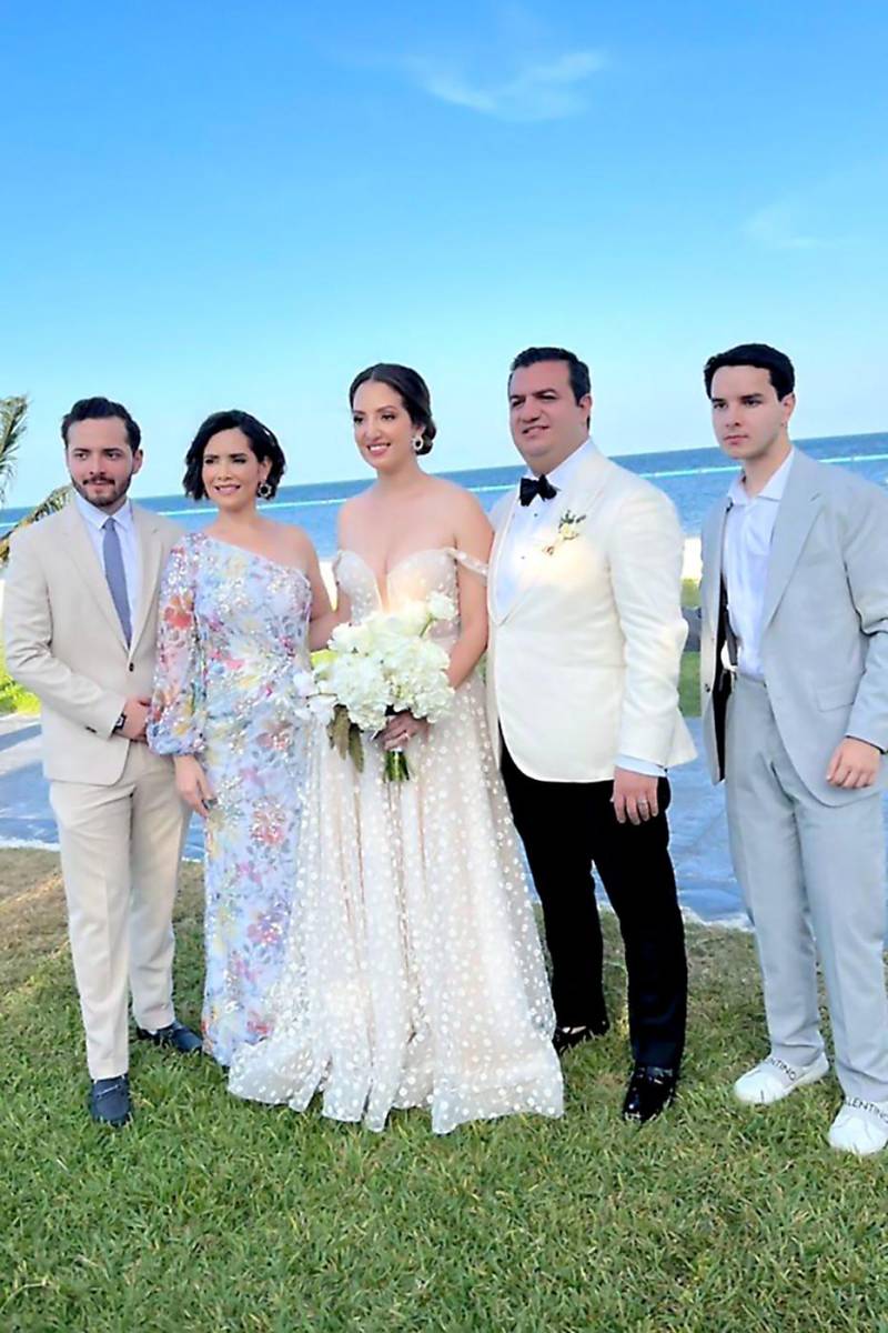 Pompilio Amador, Dora Sandoval, Daniela Amador, Erick Juárez y Ángel Amador.