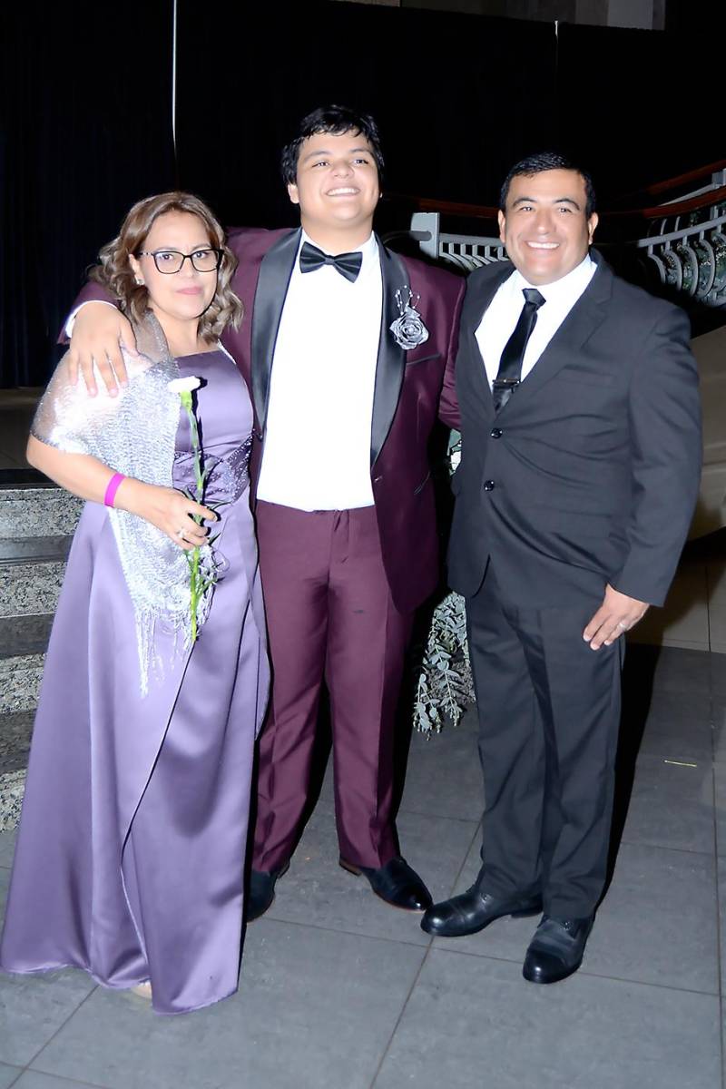 Desfile Padres e Hijos de la prom de Hillcrest School 2024