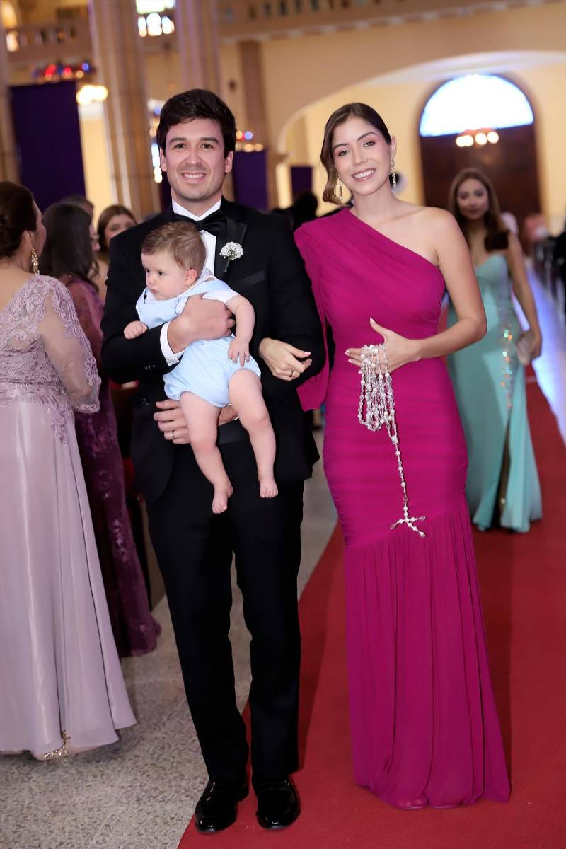 JOsé Roberto y Silvana Montalvo con Matías 