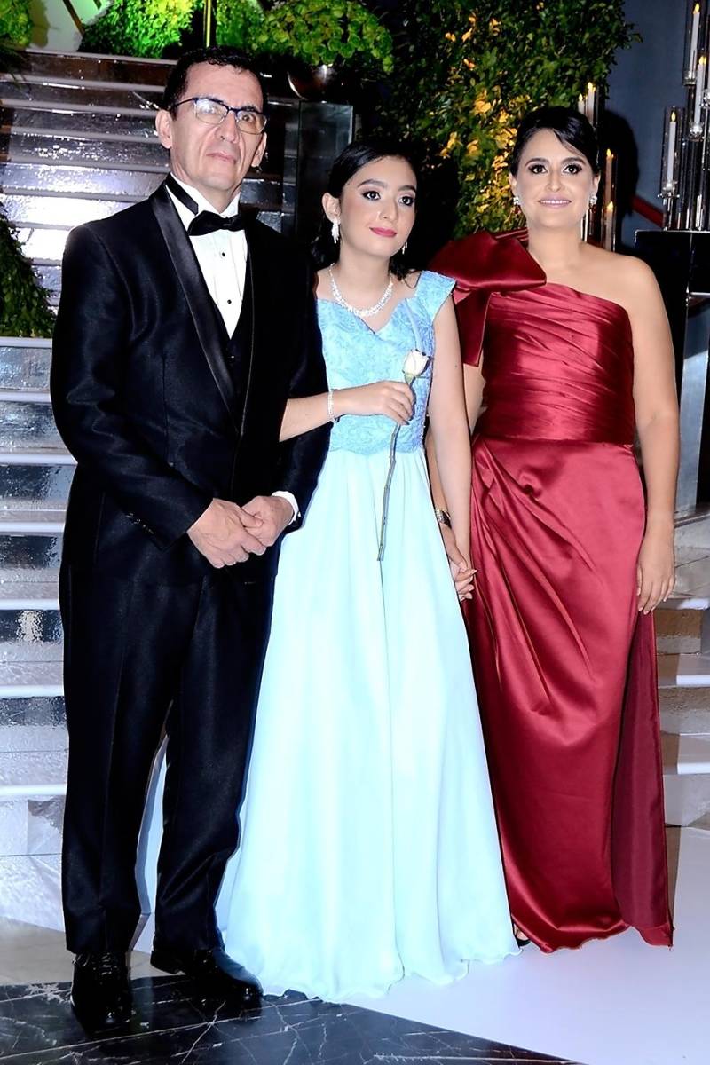 Víctor y Sofía Ramírez con Esmeralda Durán