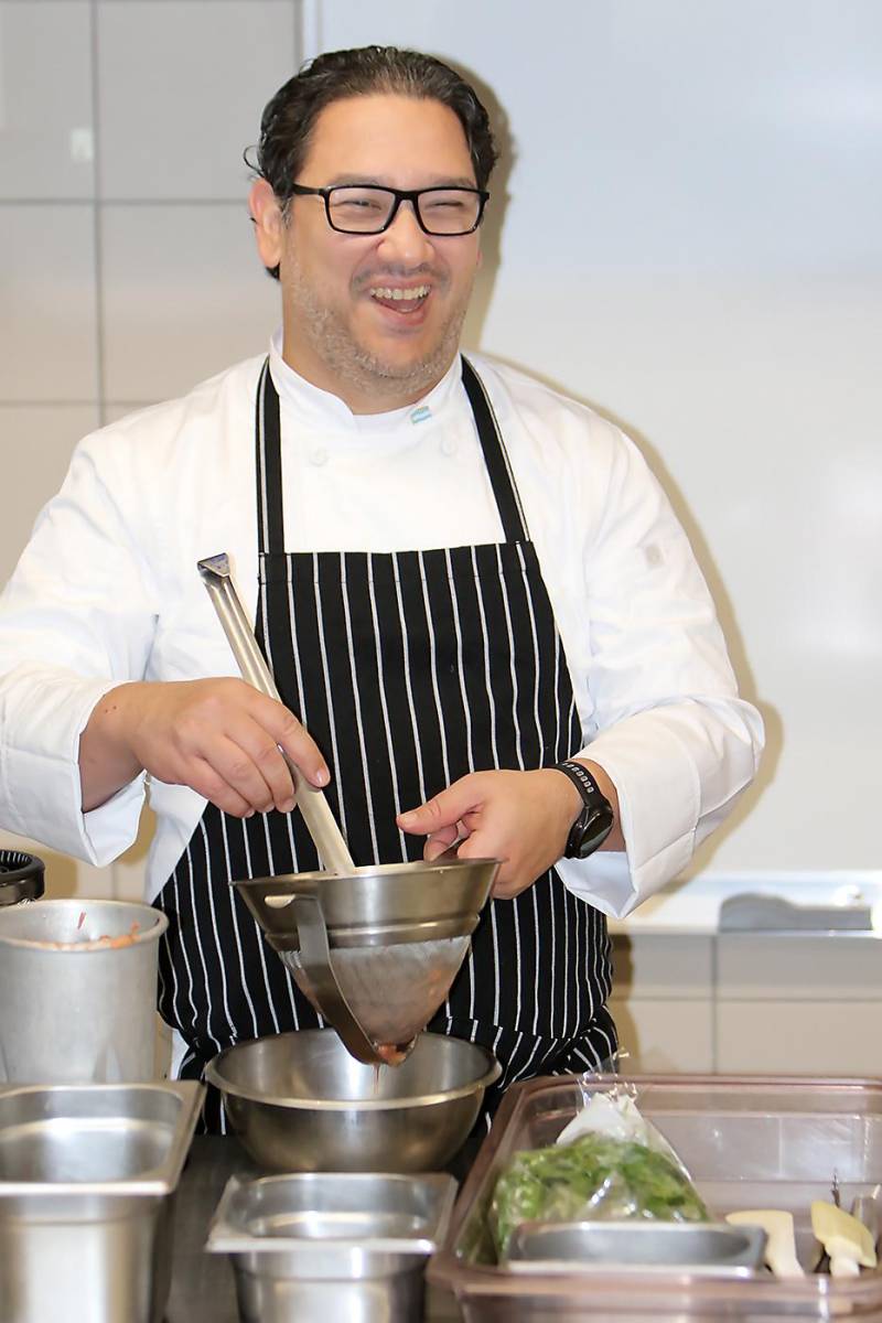 El chef hondureño Javier Kee Ham durante la Master Class en la que los asistentes descubrieron parte de la diversidad y autenticidad de los sabores de nuestro país.