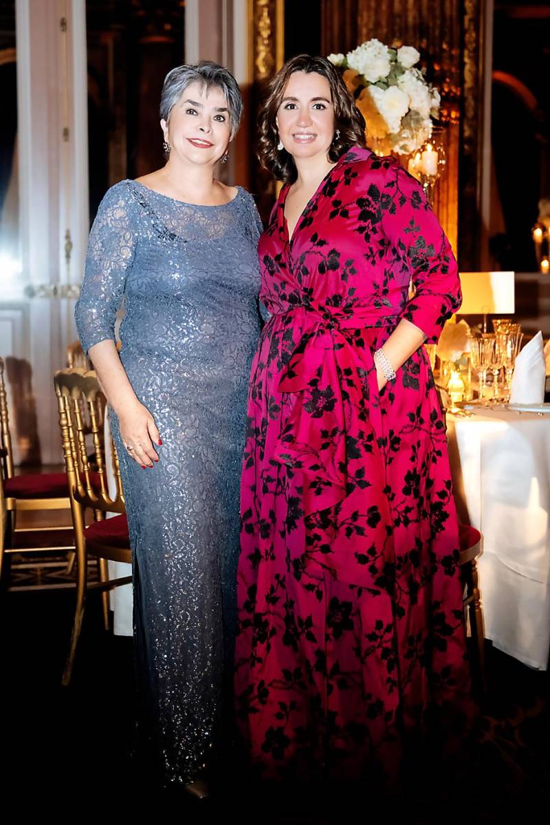 Linda Coello y Angela Flores.