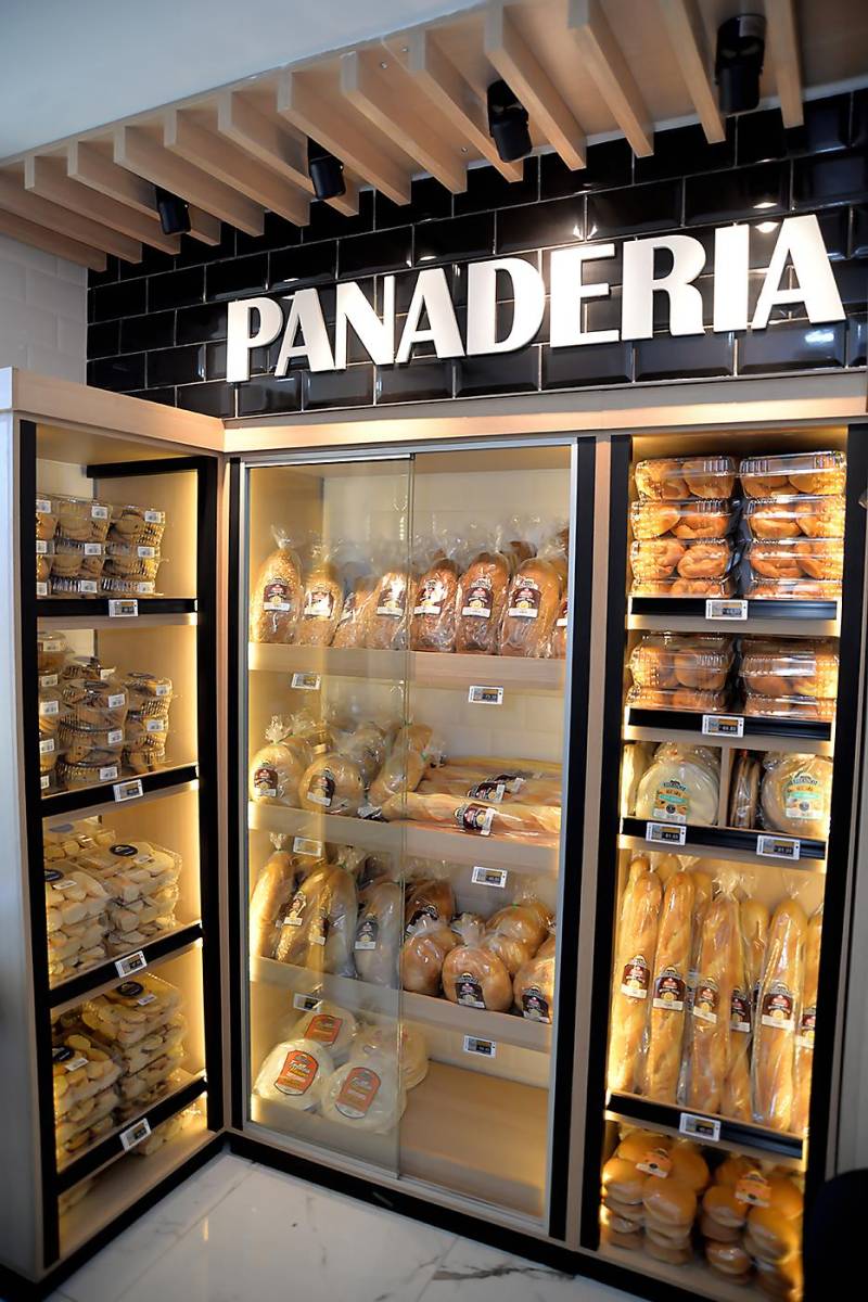 La calidad y el sabor de los panes disponibles en Supermercados La colonia son altamente valorados por los clientes, teniendo una reputación consolidada en la comunidad por ofrecer productos de panadería excepcionales. 