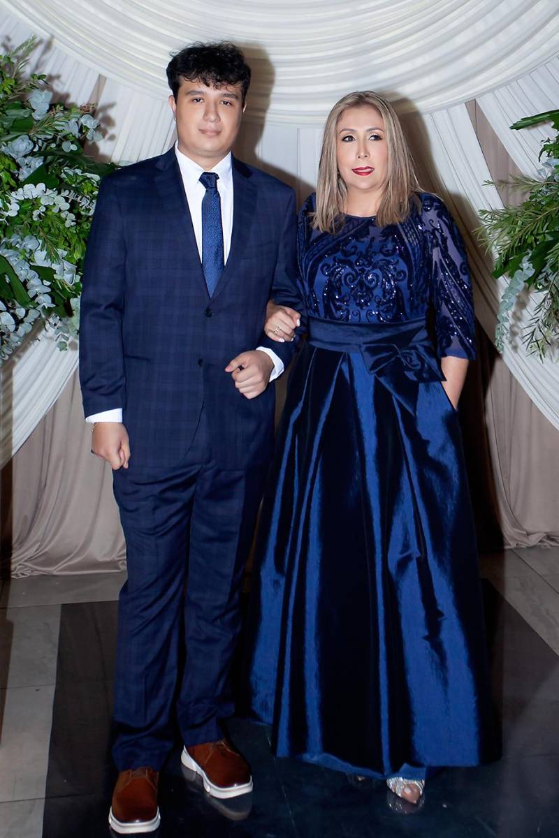 Juan Pablo Rodríguez Estrada con su madre Karina Estrada