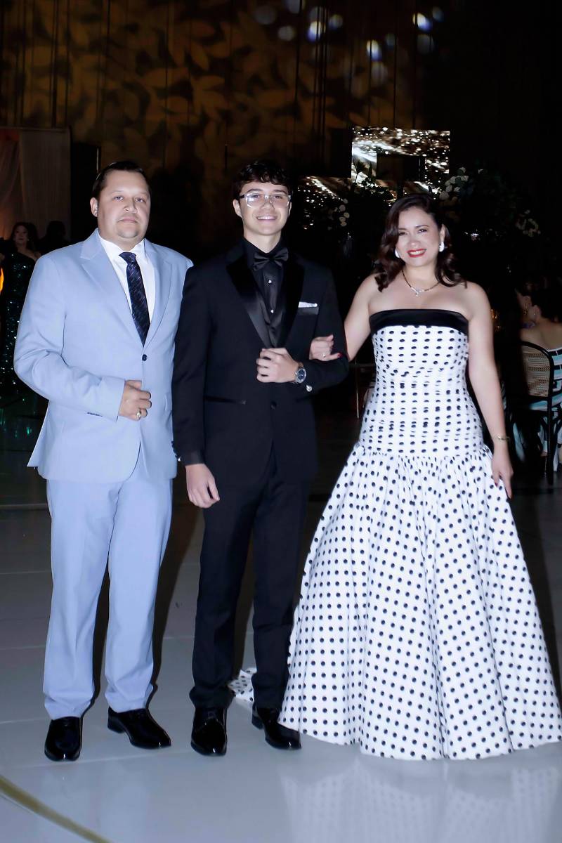 Desfile padres e hijos de la prom 2026 de Happy Days &amp; Freedom Institute