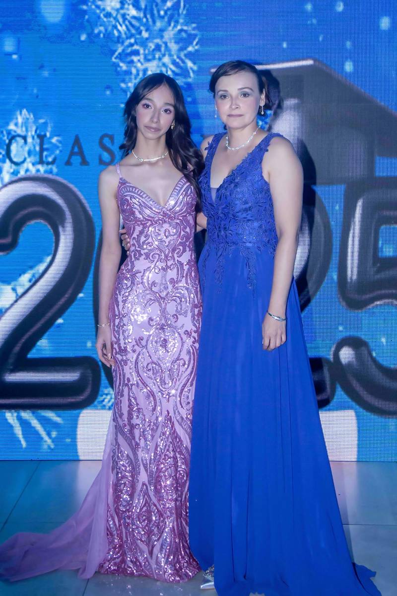 Desfile padres e hijos de la prom 2025 de Saint Peter Academy