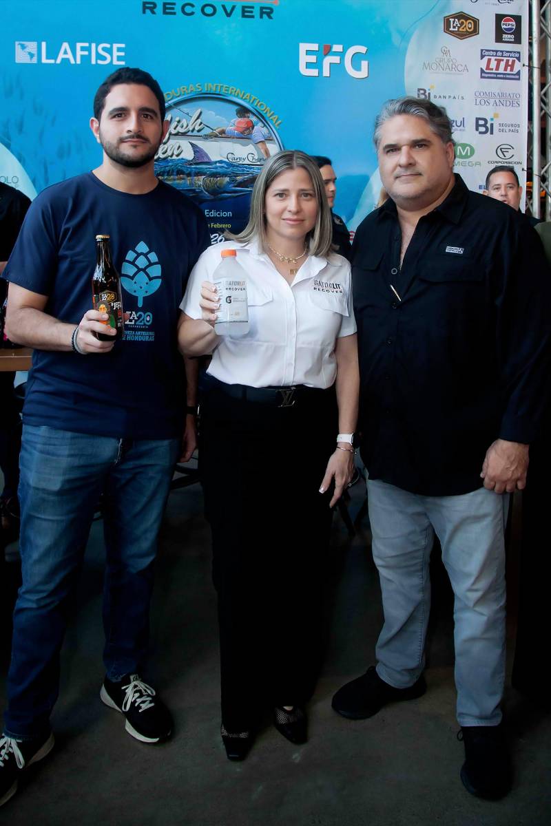 Juan Carlos Fajardo, gerente de mercadeo La 20; Melissa Villegas, gerente de mercadeo bebidas no carbonatadas Emsula; y Basilio Fuschich, directivo del Club de Pesca del Caribe.