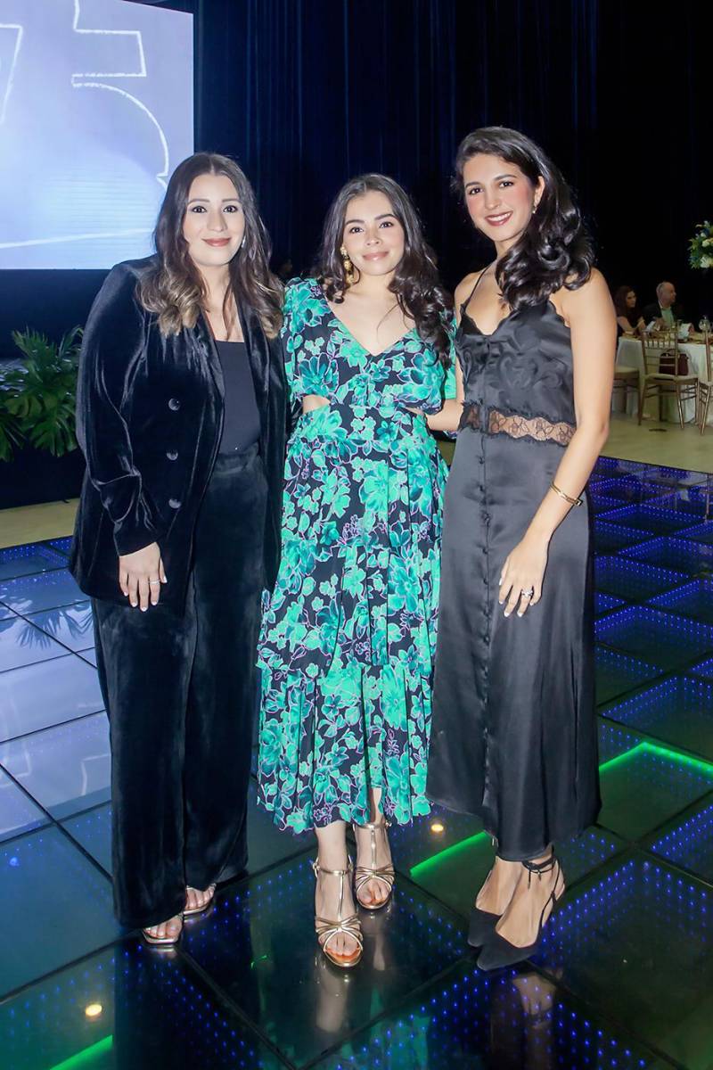 Ana Rivera, María José Rivera e Isabella Bueso.