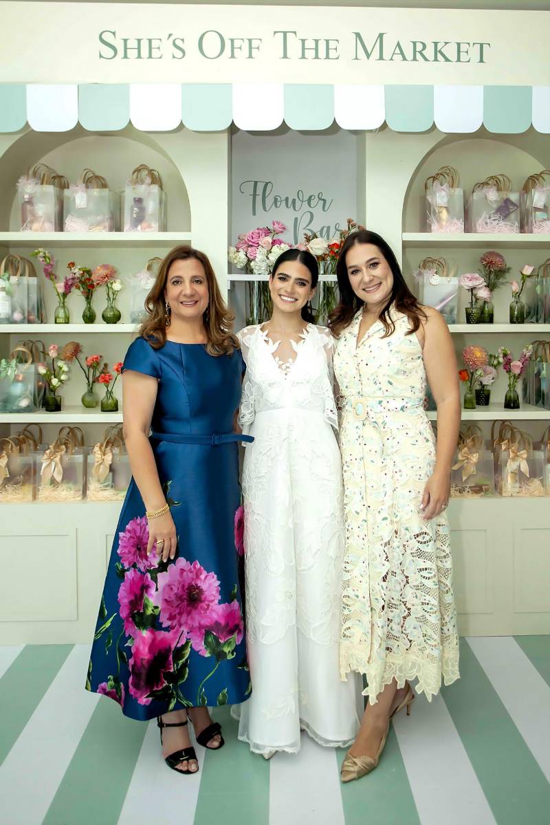 Jaqueline de Diek, Isabella Mourra y su madre Karina de Mourra.
