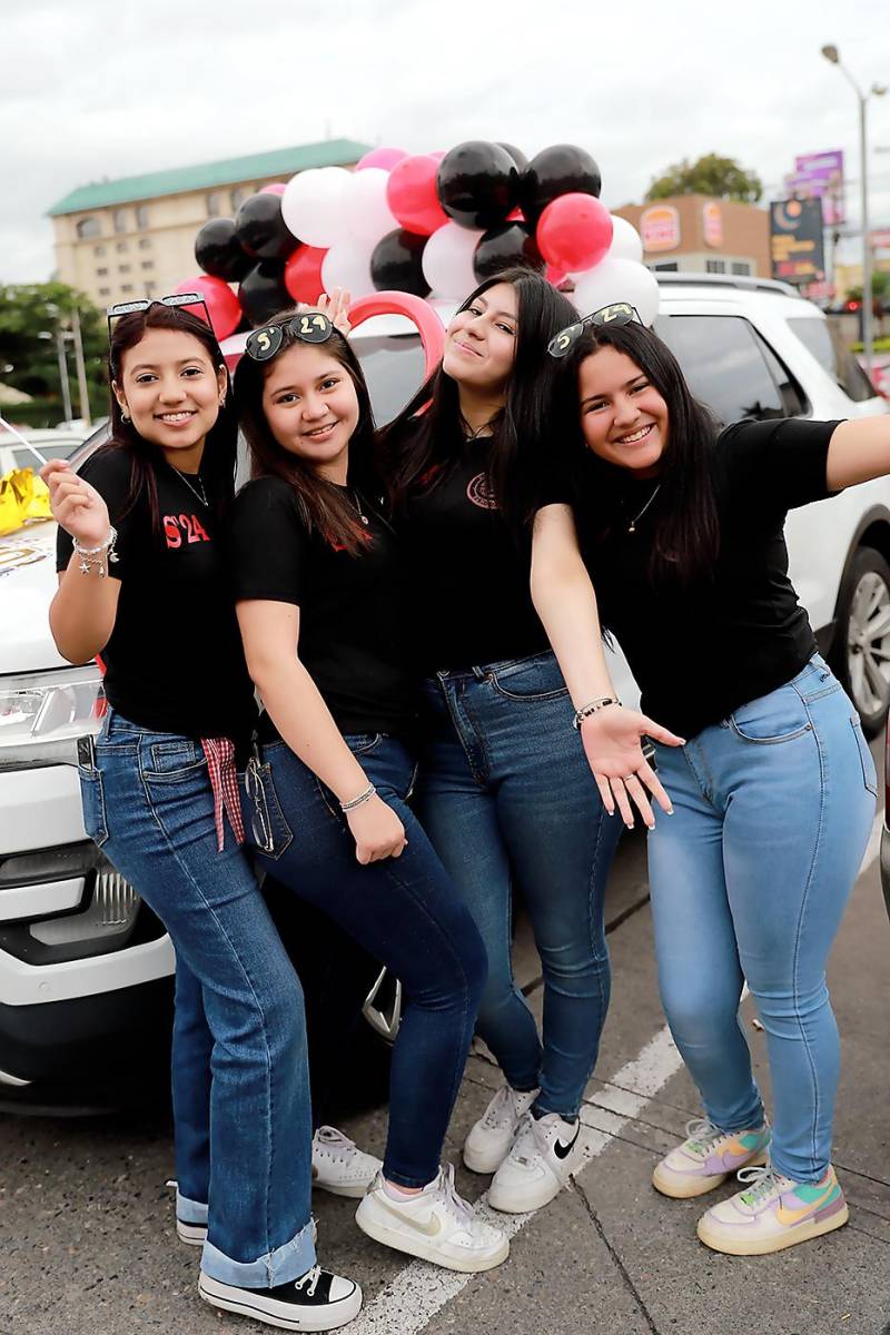 Valeria Flores, Ashlee Iraheta, Alejandra Rodríiguez y Bianca Trejo
