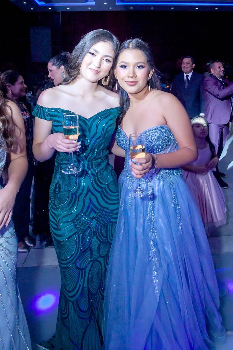 Isis Cardona y Valentina Oyuela.