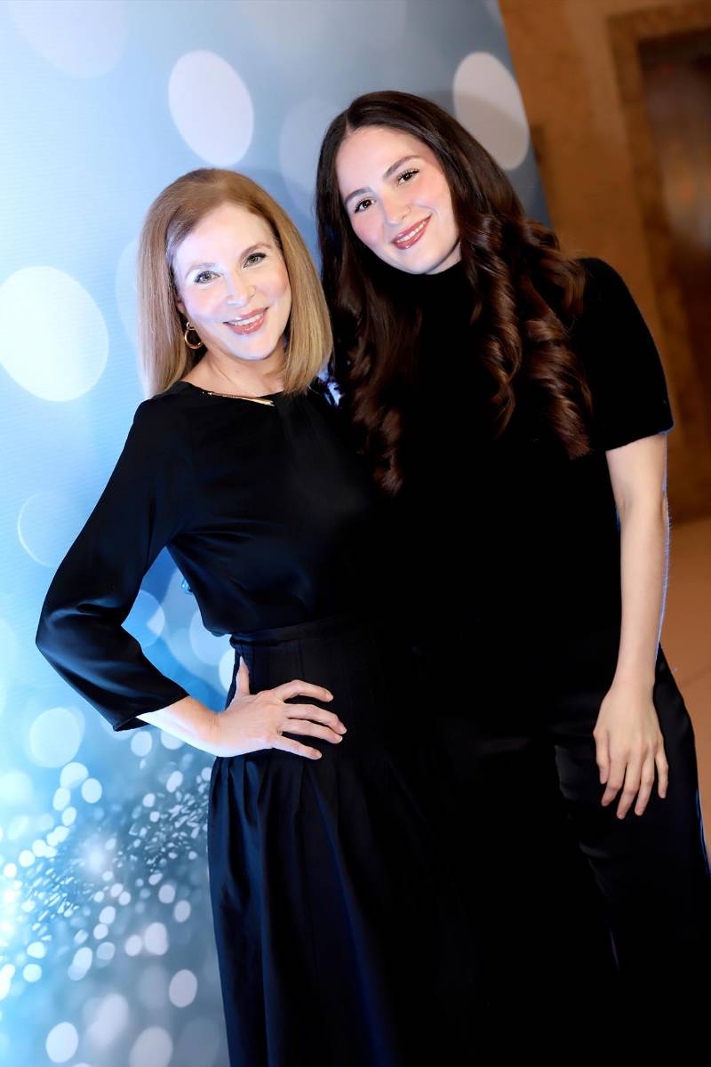Tissy Lardizabal y Antonella Balleta
