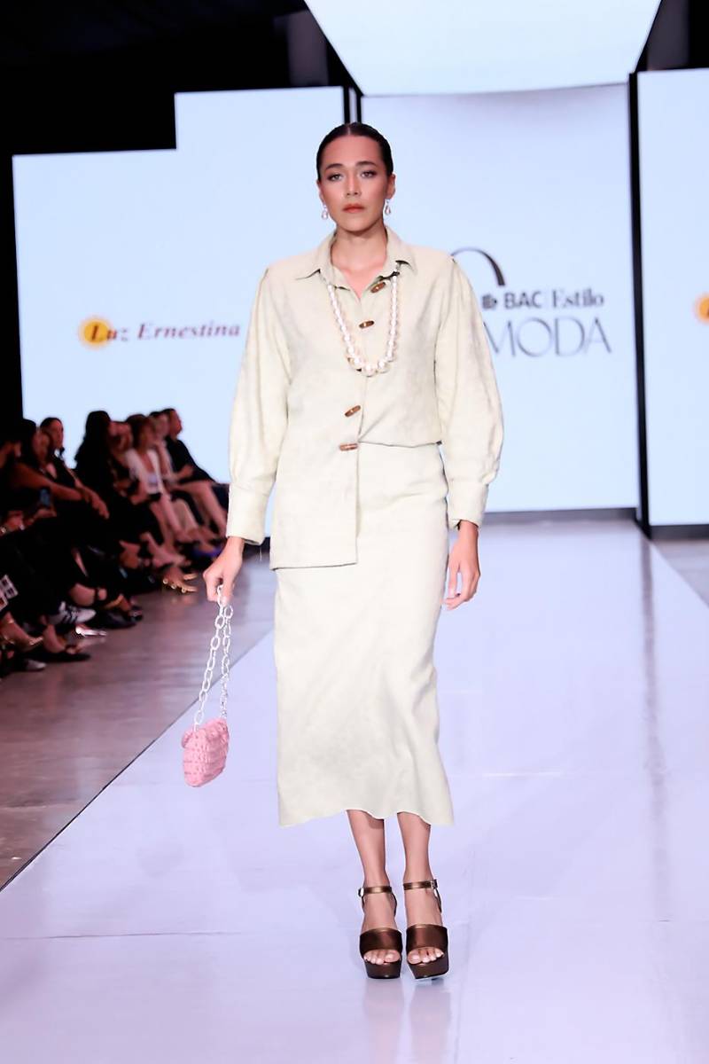 Luz Ernestina Mejía presenta Rosas Azules en la décima edición de BAC Estilo Moda