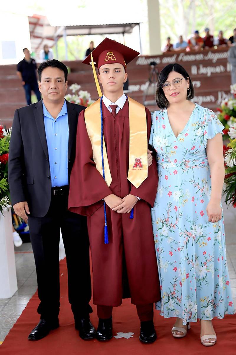 Graduación de los seniors 2025 de Mayan School