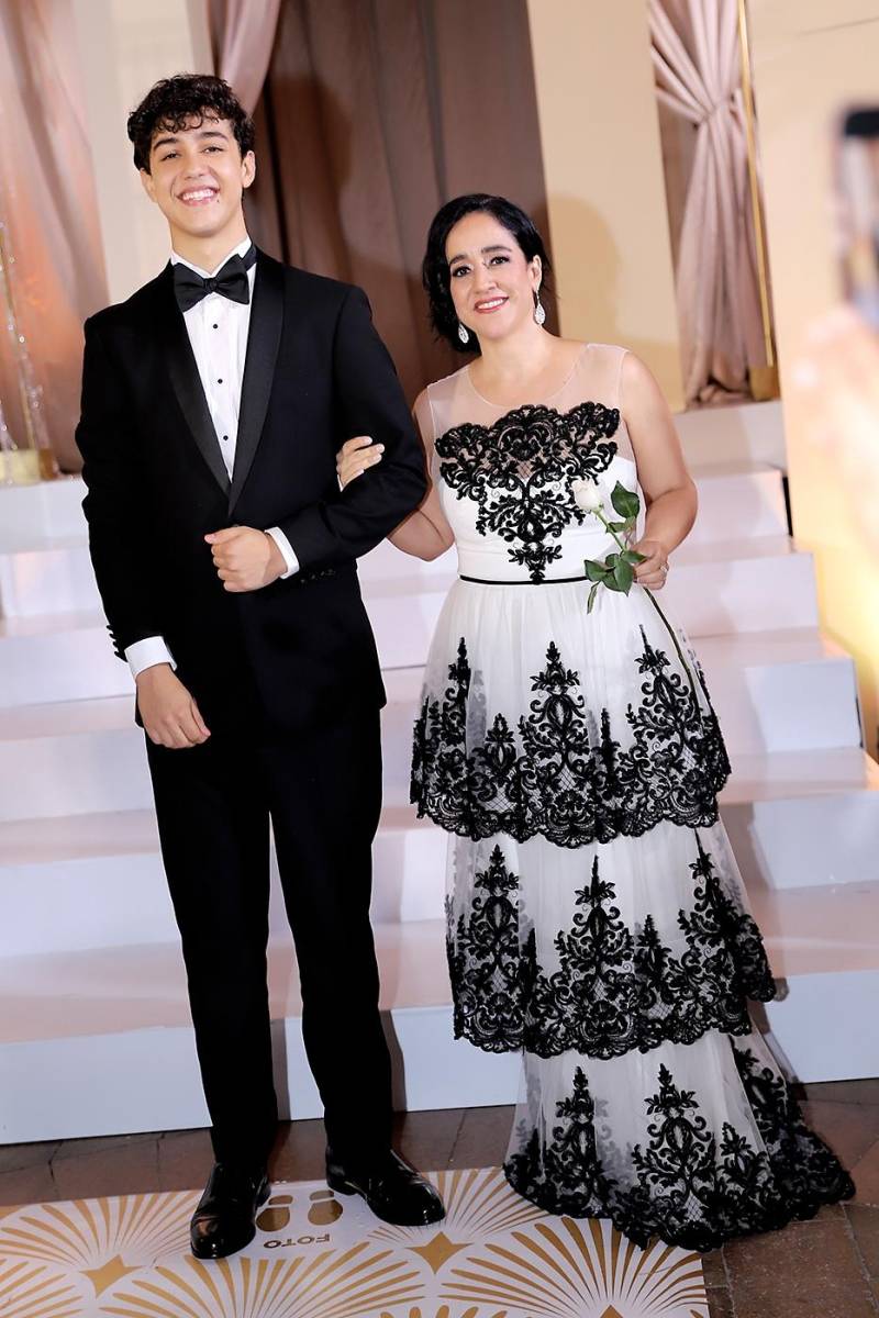 Santiago Burgos y su madre Liliana Villeda