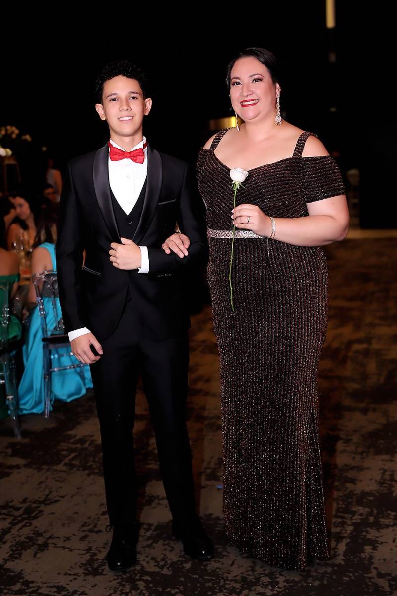 Lenin Flores y Lesly Araujo.
